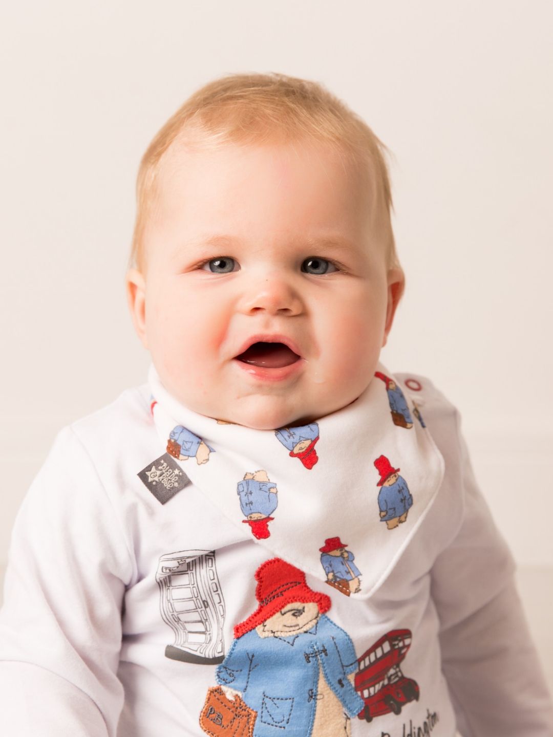 Paddington™ Loves to Travel Bib